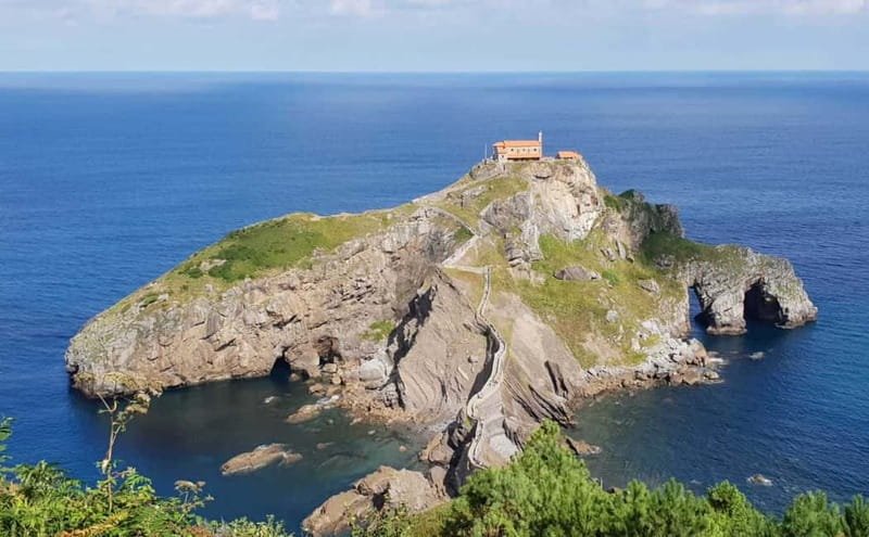 From Bilbao: Gaztelugatxe, Gernika, and Mundaka Group Tour - Mundaka: a short look at a Basque fishing town