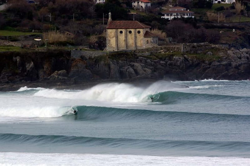 From Bilbao: Gaztelugatxe, Gernika, and Mundaka Group Tour - Gernika brings the day into focus