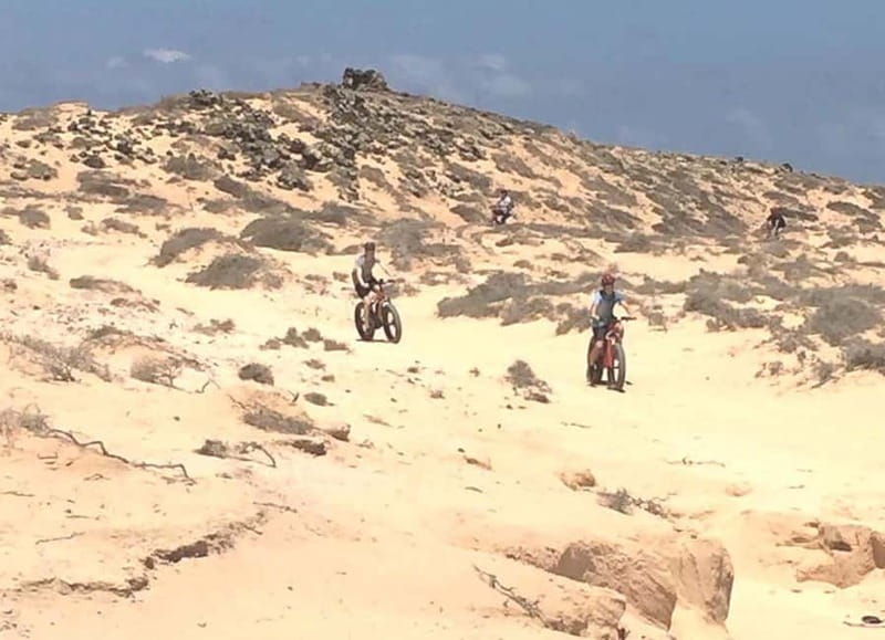 From Corralejo: Fuerteventura Guided E-Bike/E-scooter Tour - Getting comfortable before the first rocky track