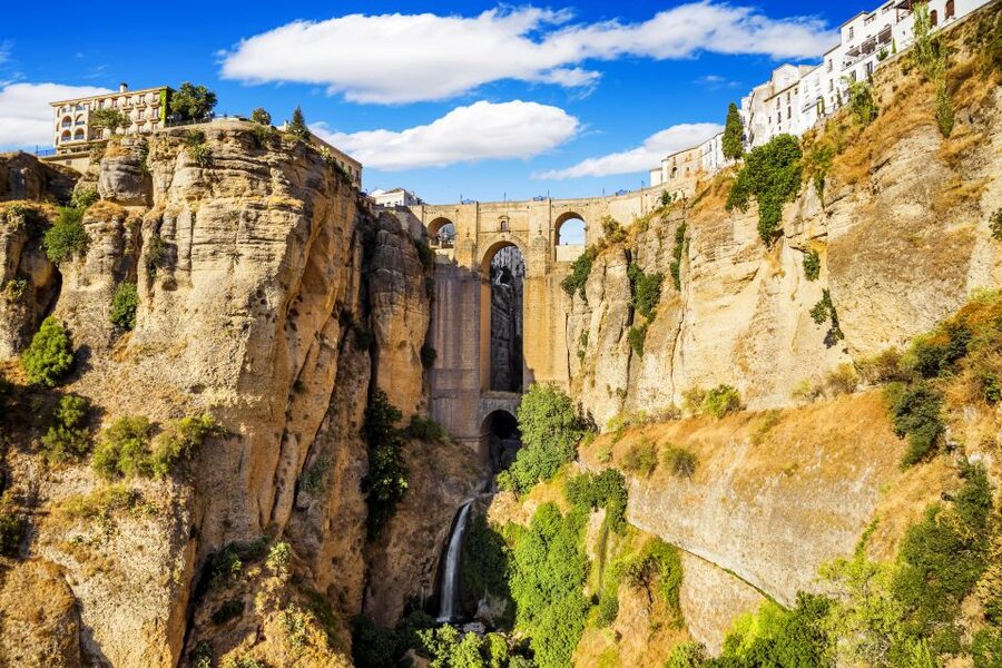 From Costa del Sol: Ronda Village Tour w/ Maestranza Ticket - How the multilingual format affects the day