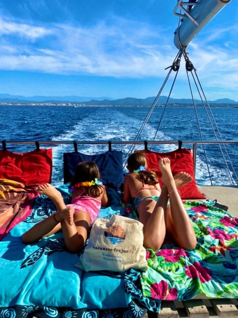 From Dénia/Jávea: Cala Blanca Boat Trip with Jet Ski & Lunch - What this Cala Blanca boat trip is really like