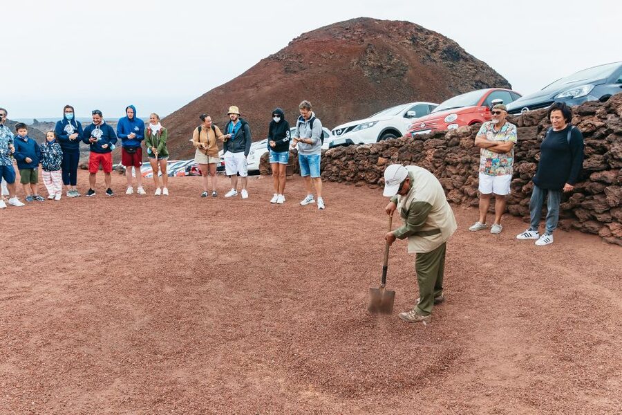 From Fuerteventura: Lanzarote Trip with Wine Tasting & Lunch - Lunch after the volcanic route