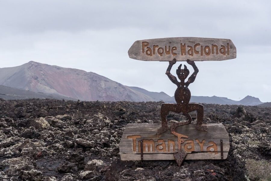From Fuerteventura: Lanzarote Volcano and Wine Region Tour - Key points to know