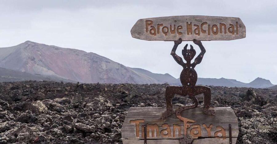 From Fuerteventura: Lanzarote Volcano and Wine Region Tour - Why Timanfaya deserves the day