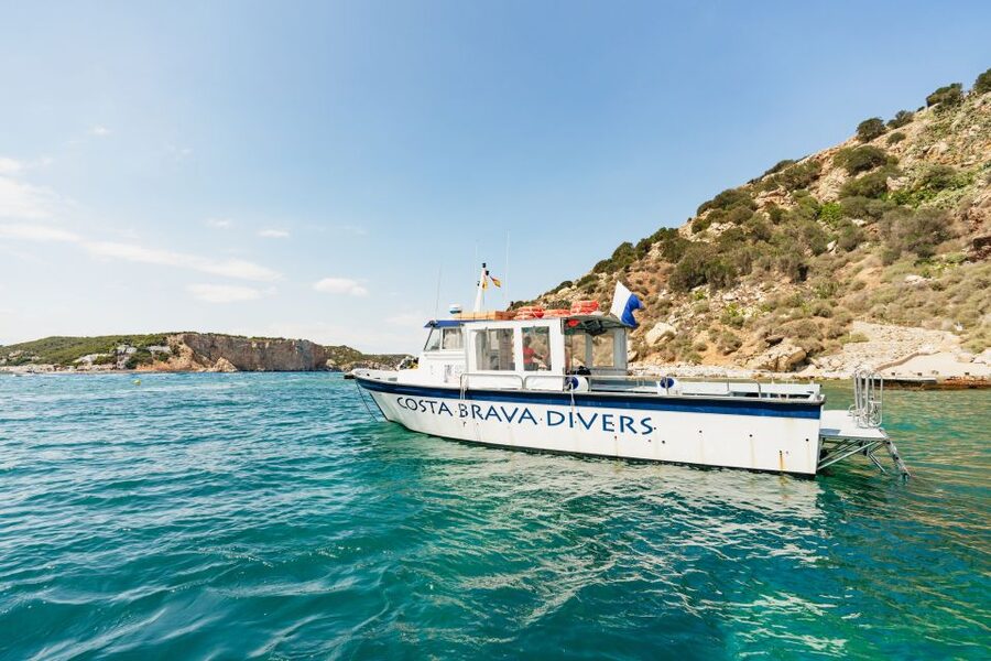 From L’Estartit: Snorkeling Trip to the Medes Islands - The ten-minute walk and short boat ride