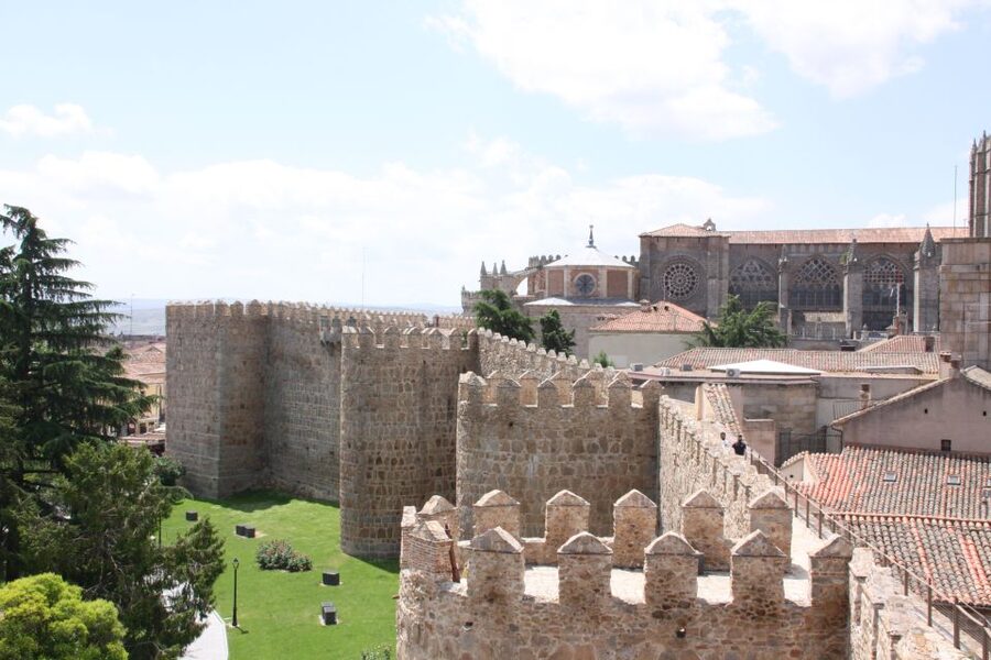 From Madrid: Avila and Segovia Full-Day Tour - Guides, headsets, and group rhythm