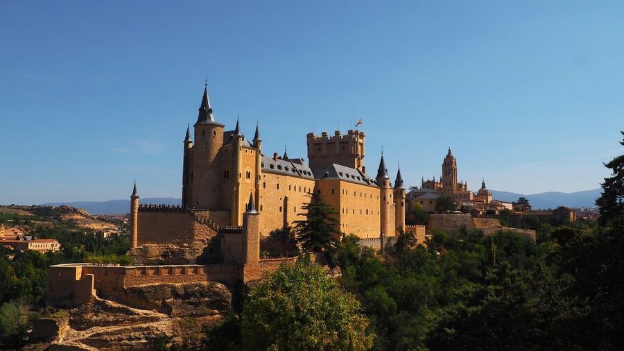 From Madrid: Ávila and Segovia Guided Day Trip - Walking through Segovia’s Old Town
