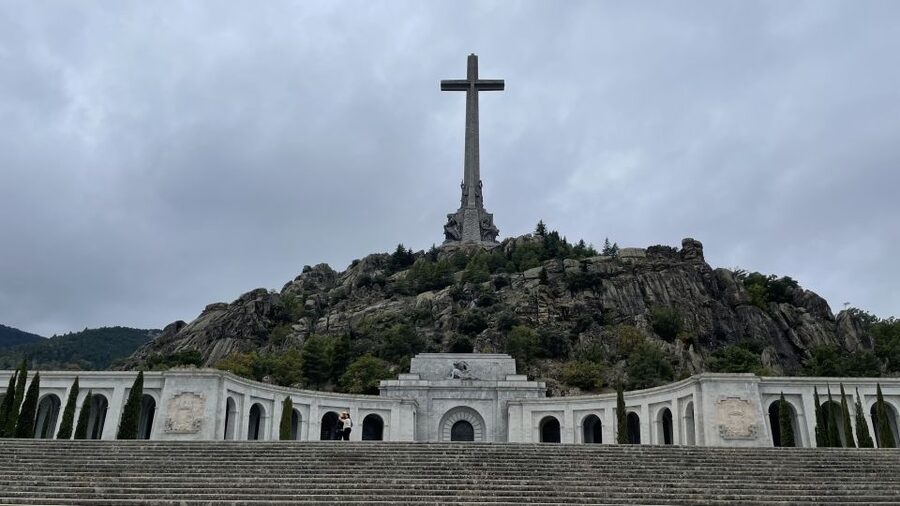 From Madrid: Escorial Monastery and the Valley of the Fallen - Leaving Madrid and reaching San Lorenzo de El Escorial