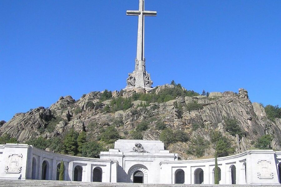 From Madrid: Escorial Monastery & Valley of the Fallen Trip - Inside the underground basilica
