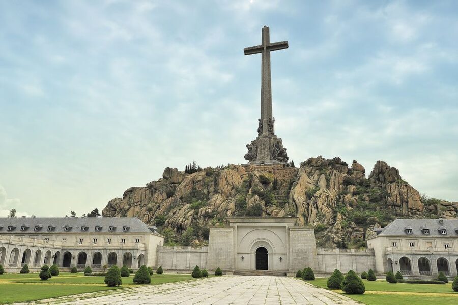 From Madrid: Escorial Monastery & Valley of the Fallen Trip - Meeting in central Madrid and riding to the monuments