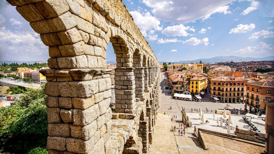 From Madrid: Guided Day Trip to Segovia, optional Alcázar - What the bilingual guide adds, and where it falls short