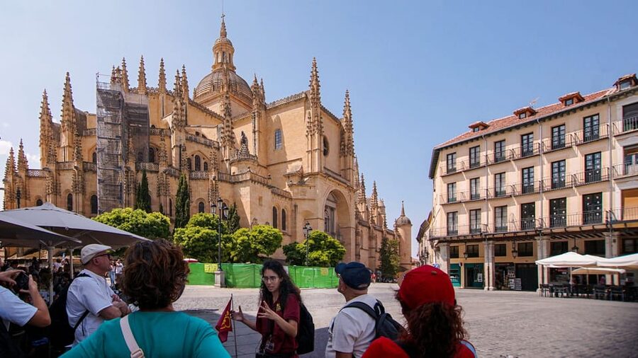 From Madrid: Guided Day Trip to Segovia, optional Alcázar - Coach transport, timing, and practical limits