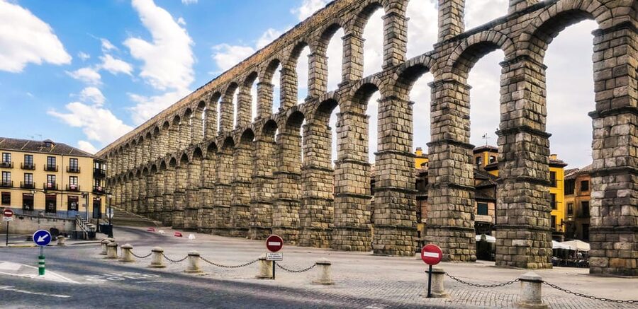 From Madrid: Guided Day Trip to Segovia, optional Alcázar - Plaza Mayor and the Gothic Cathedral