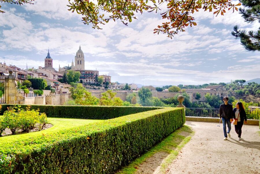 From Madrid: Segovia & Avila Day Trip with Optional Tickets - The Alcázar is admired from outside