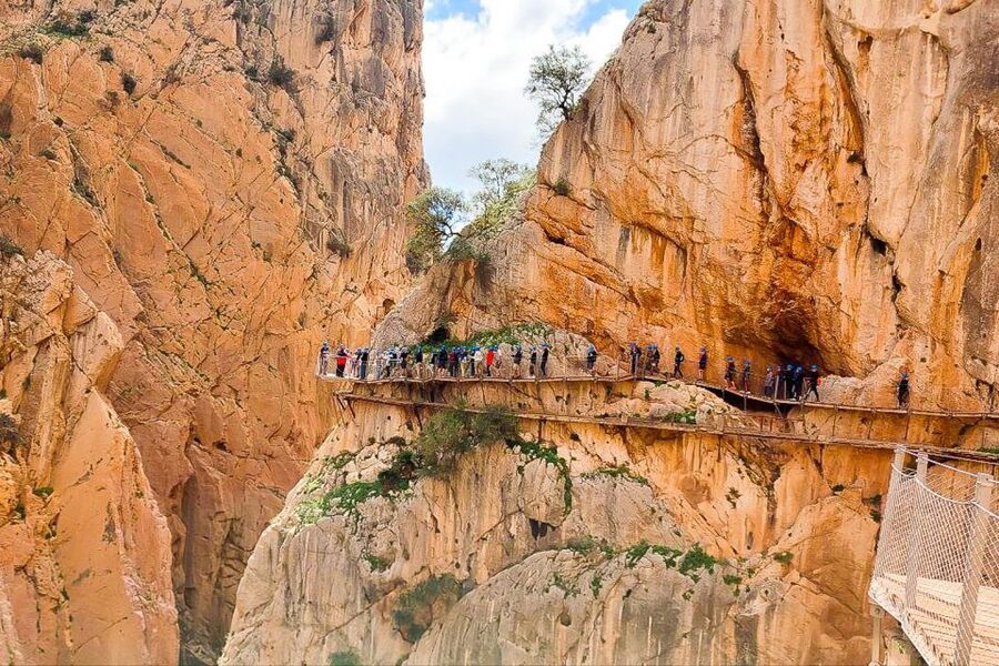 From Málaga: Caminito del Rey Guided Day Trip - The Málaga pickup and the 80-minute coach ride