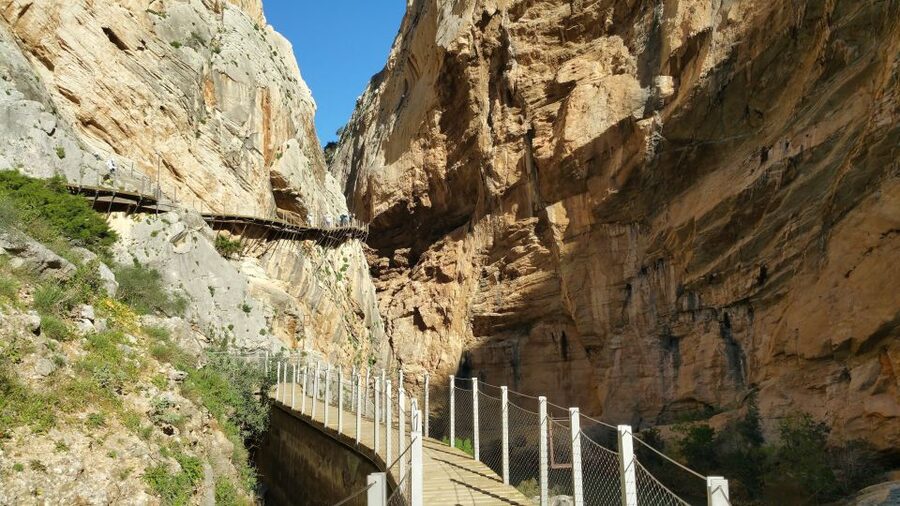 From Málaga: Caminito del Rey Small-Group Tour with Picnic - Walking from the dam to the gorge