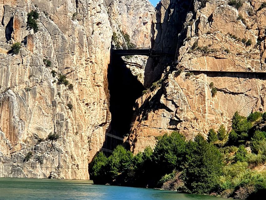 From Malaga: Caminito del Rey/White Village Tour & Tapas - Álora’s white streets and hilltop views