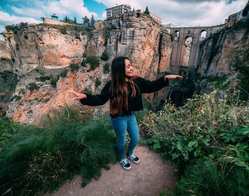 From Malaga: Ronda & Setenil de las Bodegas Guided Day Trip - Lunch and free time in Ronda