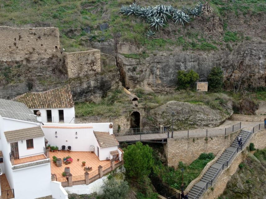 From Málaga: Ronda+Setenil de las Bodegas with Little Train - Starting in Málaga and settling into the coach