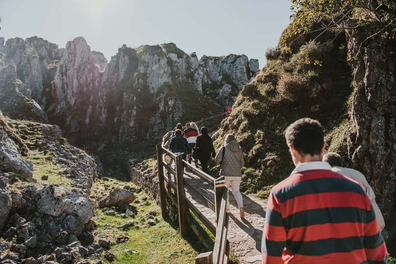 From Oviedo: Covadonga, Cangas de Onís, and Lastres Tour - Two Hours for Food and Cider in Cangas de Onís