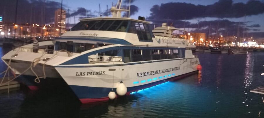 From Puerto Rico: Boat trip along the coast w/ Food & Drinks - Setting sail from Puerto Rico de Gran Canaria