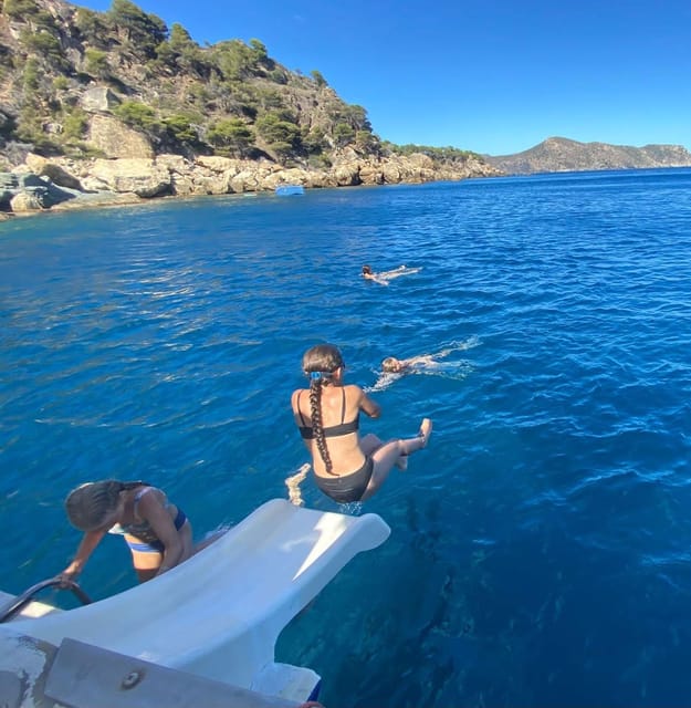 From Roses: Cap Norfeu Boat Cruise & Swimming - Key points before you book