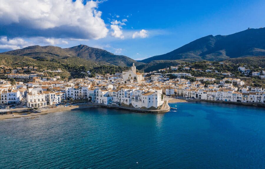 From Roses: Costa Brava Boat Tour to Cadaqués - Cadaqués ashore: a short taste of a fishing village