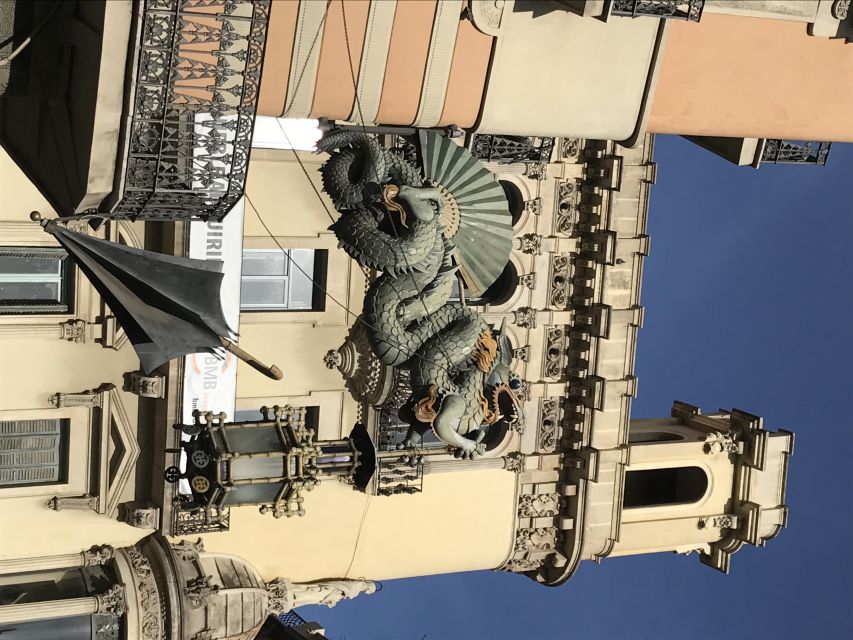 From Salou: Full Day Barcelona Panoramic Tour with Free Time - What the guide adds to a busy day