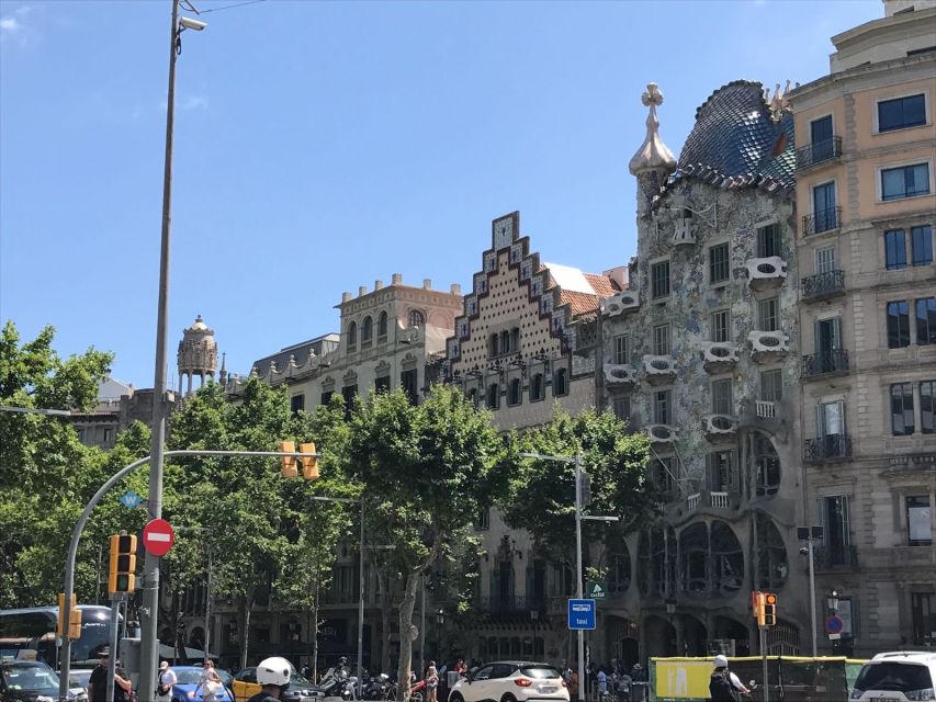 From Salou: Full Day Barcelona Panoramic Tour with Free Time - The Sagrada Família: Barcelona’s essential first look