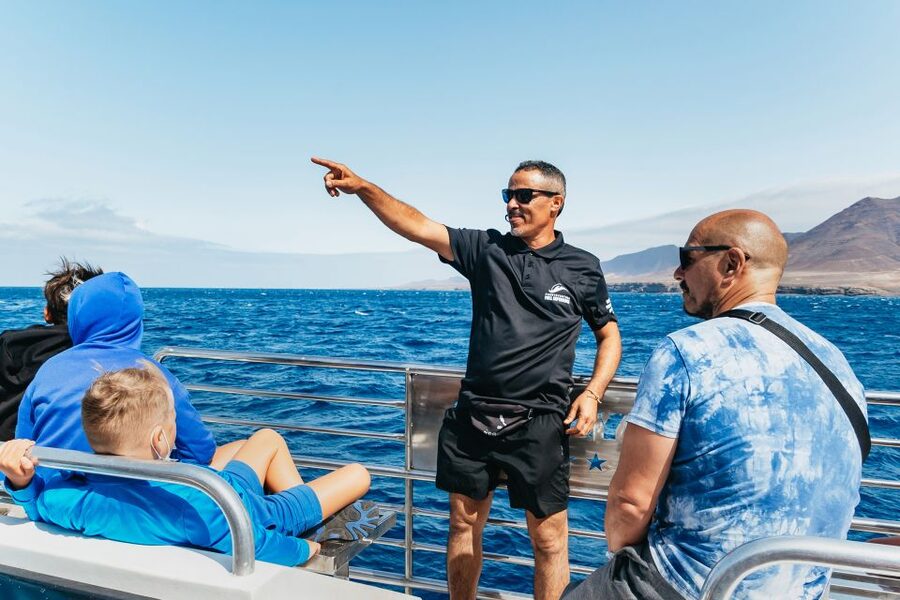 Fuerteventura: Glass Bottom Boat Cruise with Lunch & Drinks - The swimming stop and boat activities