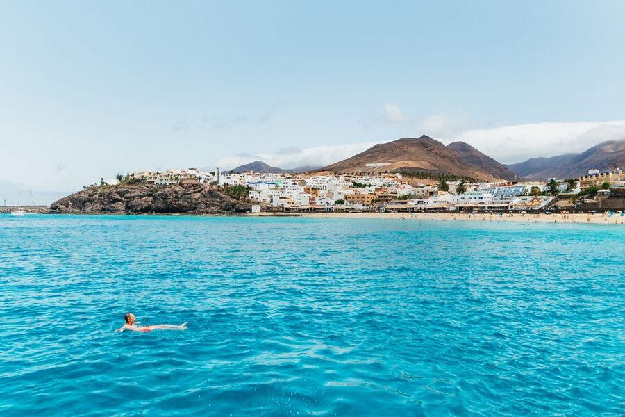 Fuerteventura: Glass Bottom Boat Cruise with Lunch & Drinks - The crew makes or breaks the day