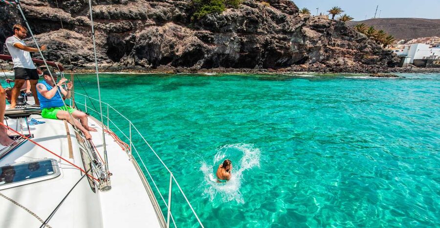 Fuerteventura: Sailing with Snorkeling and Dolphin Watching - Key points at a glance