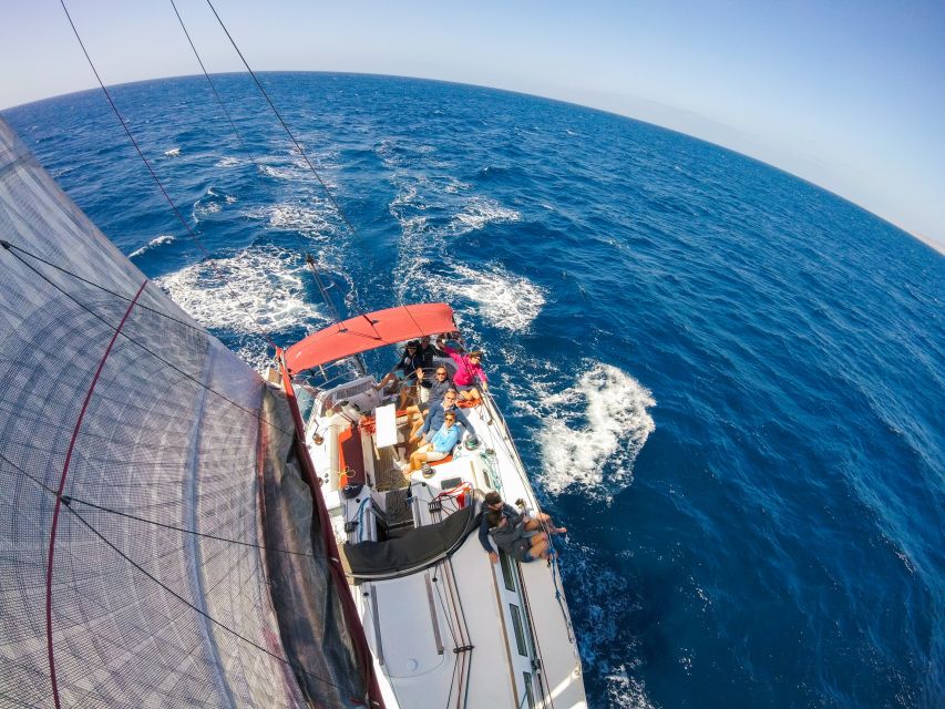 Fuerteventura: Sailing with Snorkeling and Dolphin Watching - Setting out from Morro Jable and the manta rays