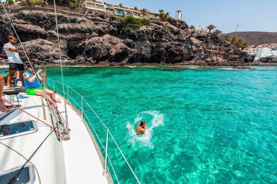 Fuerteventura: Sailing with Snorkeling and Dolphin Watching - Sailing south with the engine off