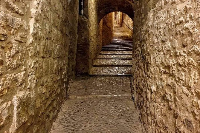 Game Of Thrones Walking Tour in Girona - The Arab baths and Samwell Tarly’s Antigua