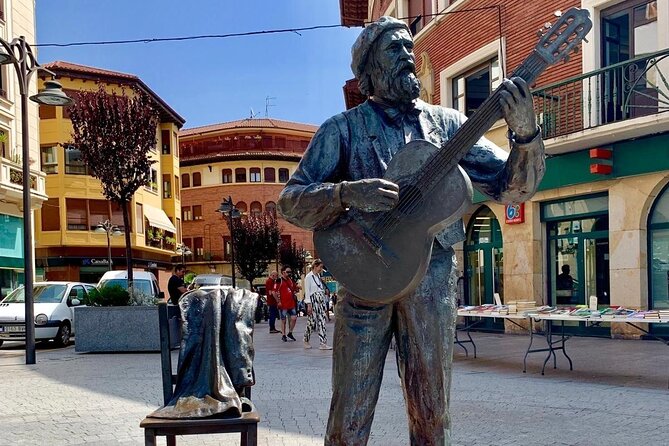 Gaztelugatxe, Mundaka and Gernika Tour from Bilbao - What the guide adds to a short schedule