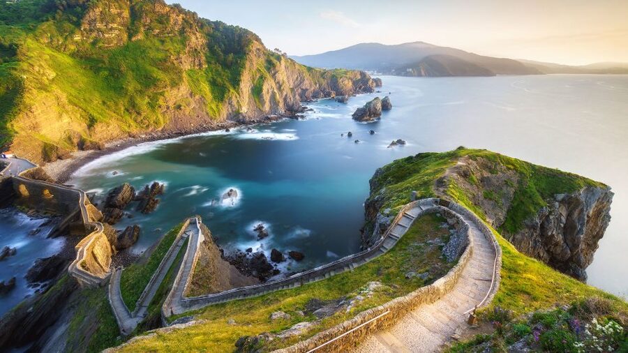 Gaztelugatxe with access, Bermeo and Gernika from Bilbao - Why Gaztelugatxe deserves the early start