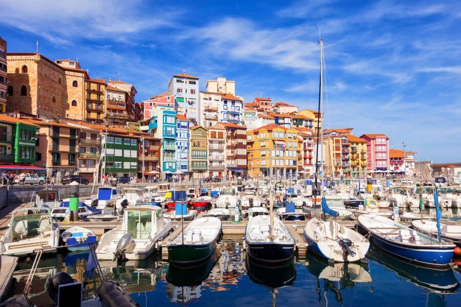 Gaztelugatxe with access, Bermeo and Gernika from Bilbao - The guides shape the experience