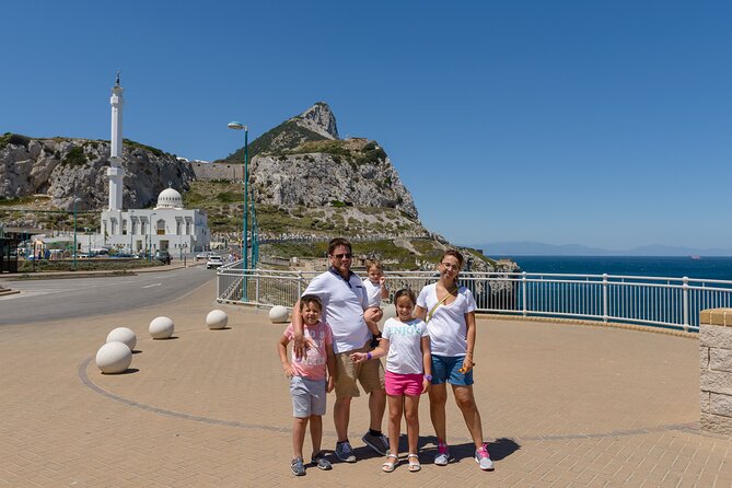 Gibraltar Inside Out Intermediate Tour 3.30hrs - Meeting the Barbary macaques responsibly