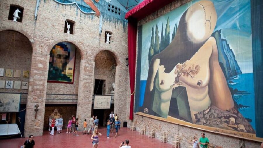 Girona and Figueres Full-Day Tour with Hotel Pick Up - How much time do you get on your own?