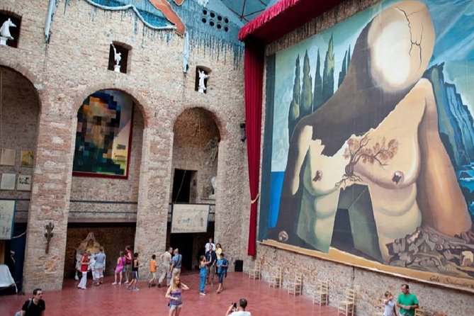 Girona & Dali Museum Small Group Tour with Pick-up from Barcelona - El Call offers Girona’s most atmospheric walk