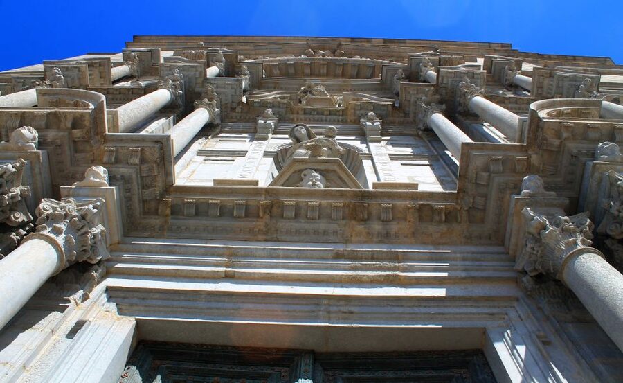 Girona: Small Group Walking Tour - Starting beside the River Caffe