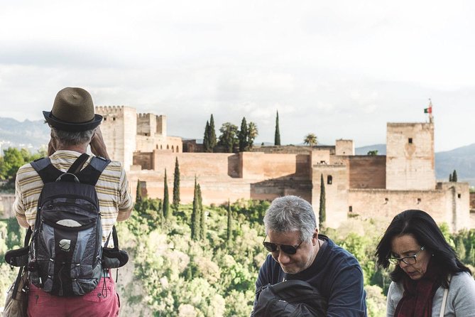 Golden Hour in Granada: Sunset Walking Tour with Play Granada - San Nicolas: the evening’s main event