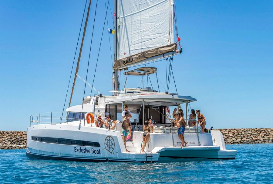 Gran Canaria: Catamaran Day Trip with Food and Drinks - The first stop near Mogán