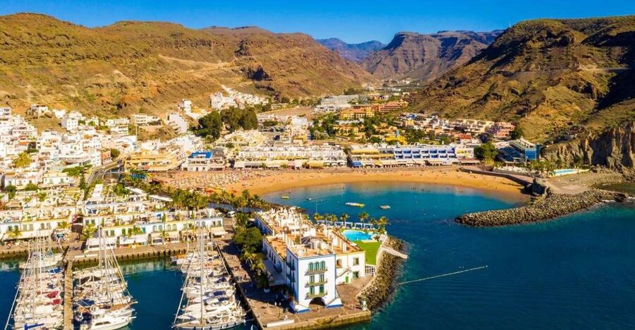 Gran Canaria: Full-Day Island Sightseeing Coach Tour - Color on the road to San Nicolás