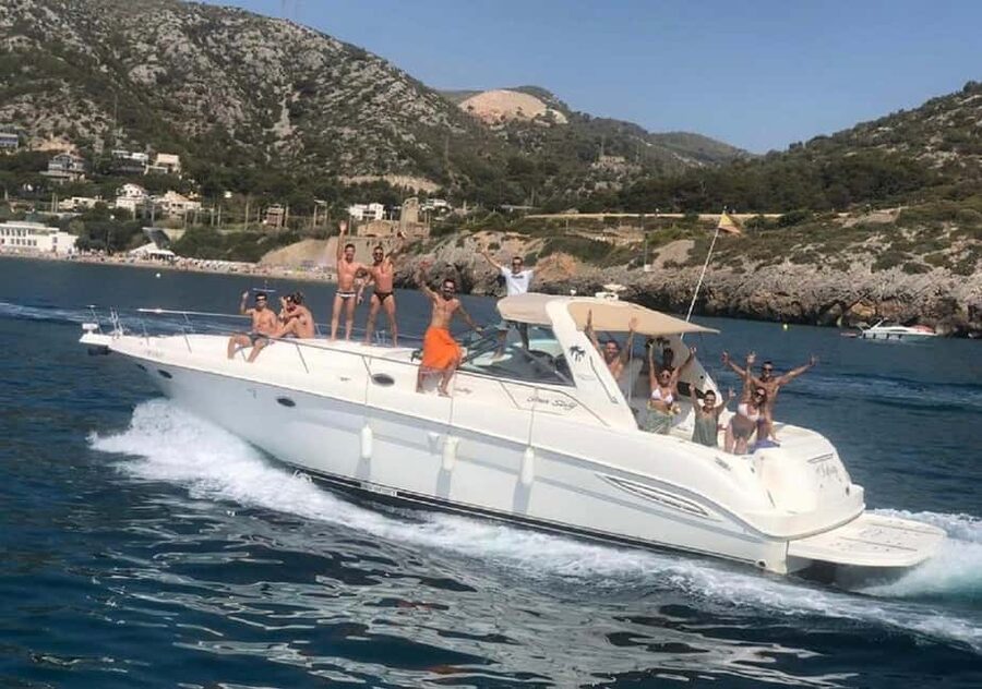 Gran Canaria: Shared yacht excursion with beverages, lunch and snorkeling - Sailing out of Puerto Rico with only 12 people