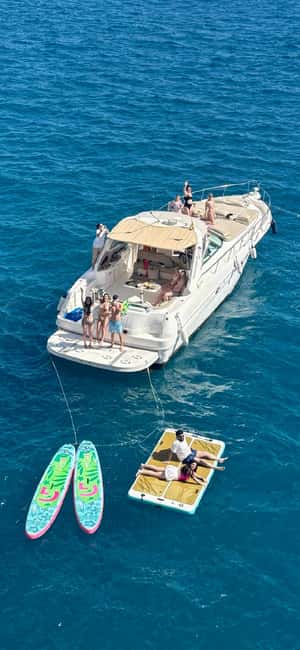 Gran Canaria: Shared yacht excursion with beverages, lunch and snorkeling - Crew service and the small details that matter