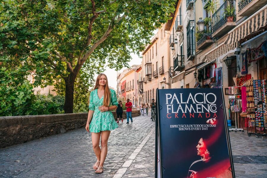 Granada: 1-Hour Traditional Flamenco Show at Palacio - Why this small Granada show works so well