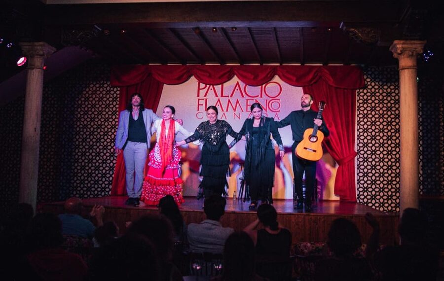 Granada: 1-Hour Traditional Flamenco Show at Palacio - One hour inside the tablao