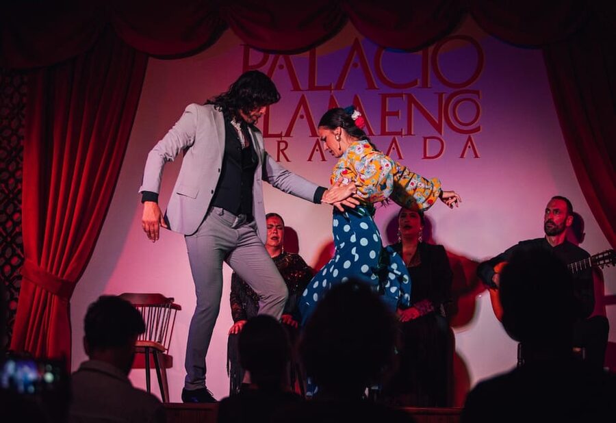 Granada: 1-Hour Traditional Flamenco Show at Palacio - Timing it with a Granada evening
